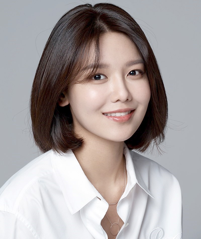800px-ChoiSooYoung_profile_1.jpg