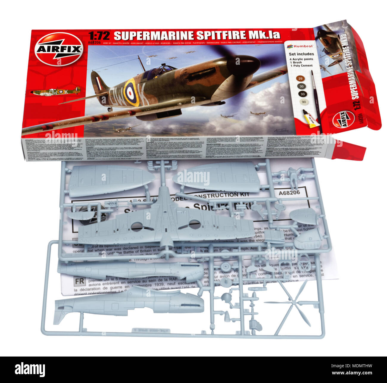 an-airfix-model-aeroplane-kit-the-classic-172-scale-spitfire-MDMTHW.jpg