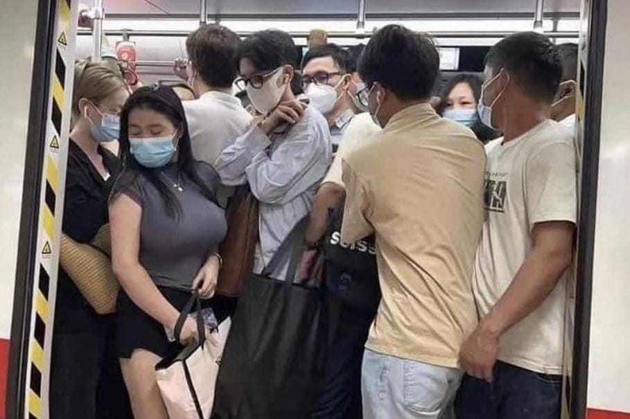 Crowded Train.jpg