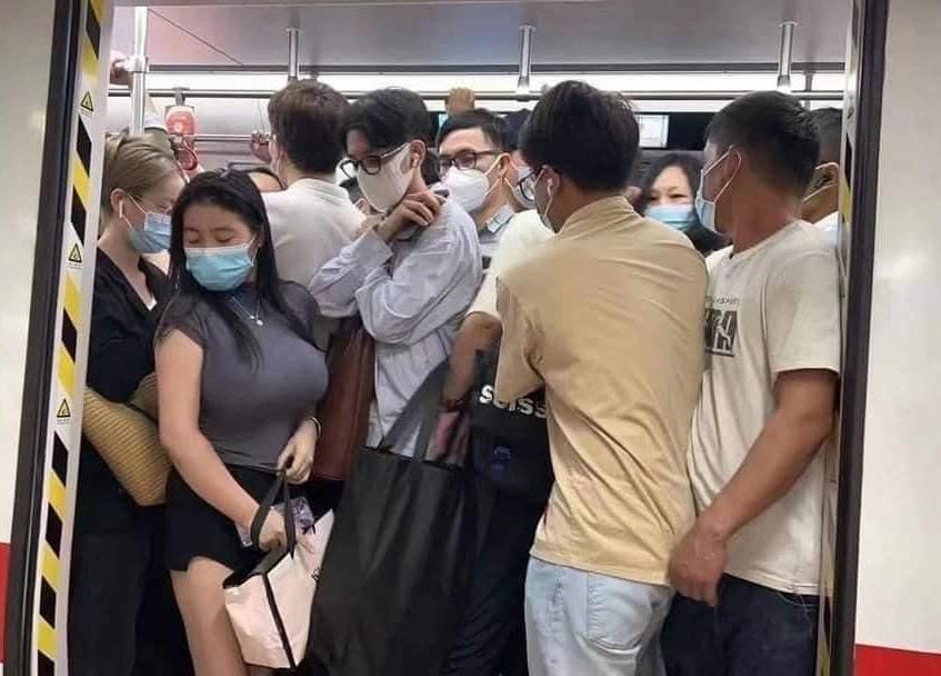 Crowded Train.jpg