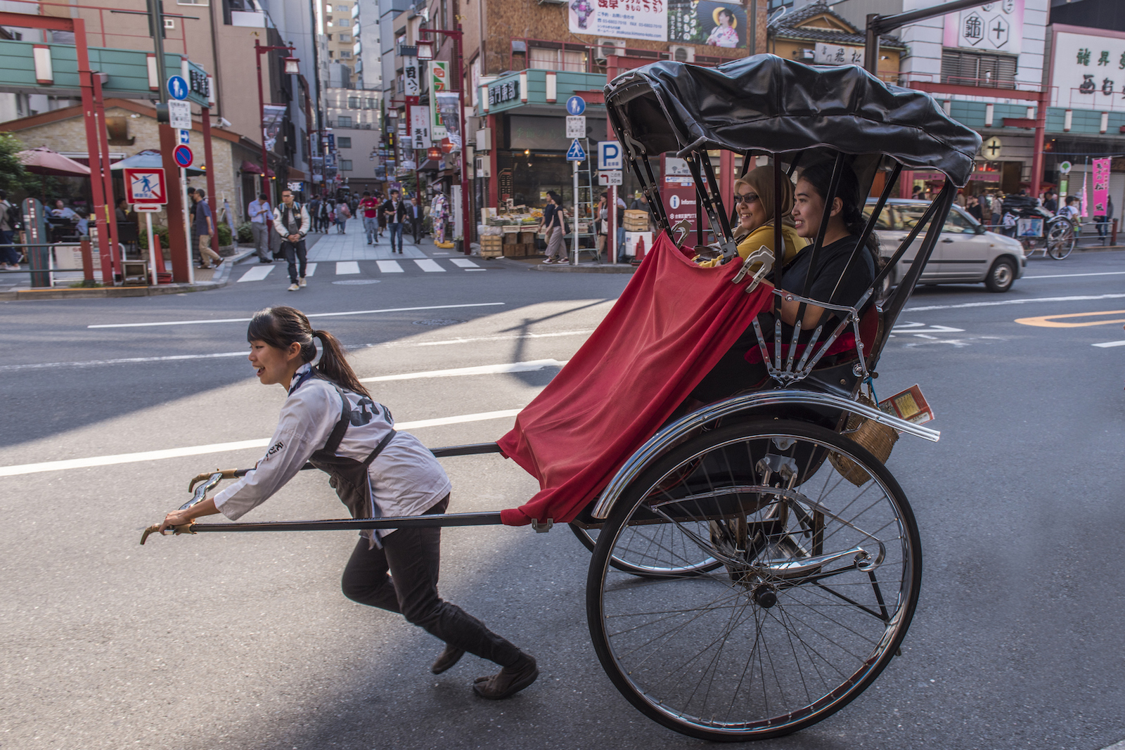 Female-rickshaw-driver-in-Asakusa-3695593632.jpg