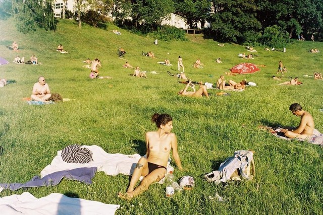 naked-people-park-berlin-876-409-1469636538.jpg