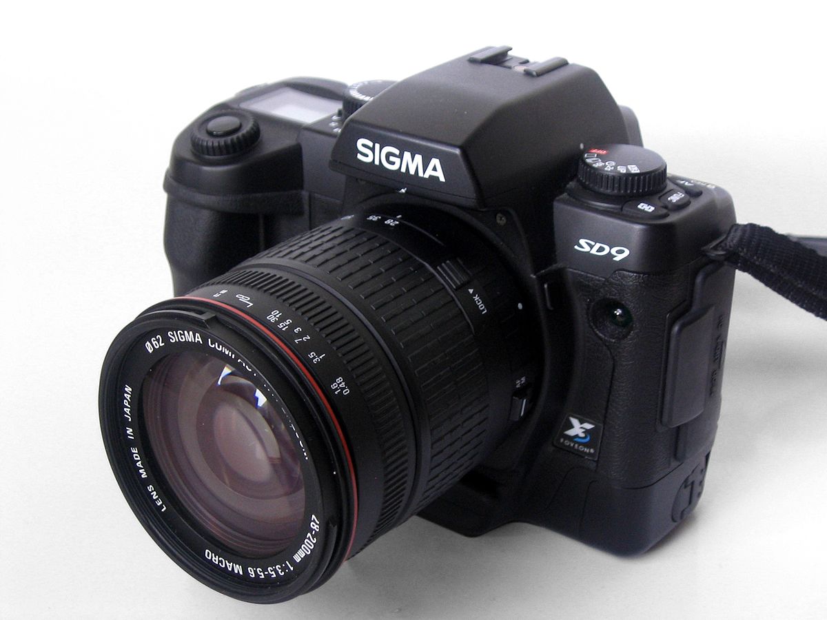 Sigma_SD9_front.jpg