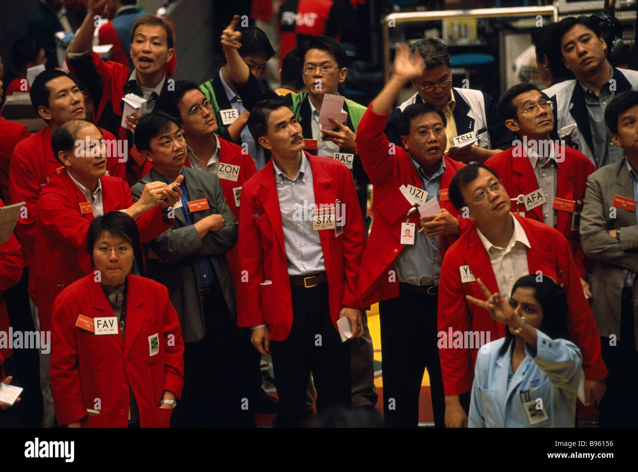 singapore-financial-district-raffles-place-busy-traders-on-derivatives-B96156.jpg