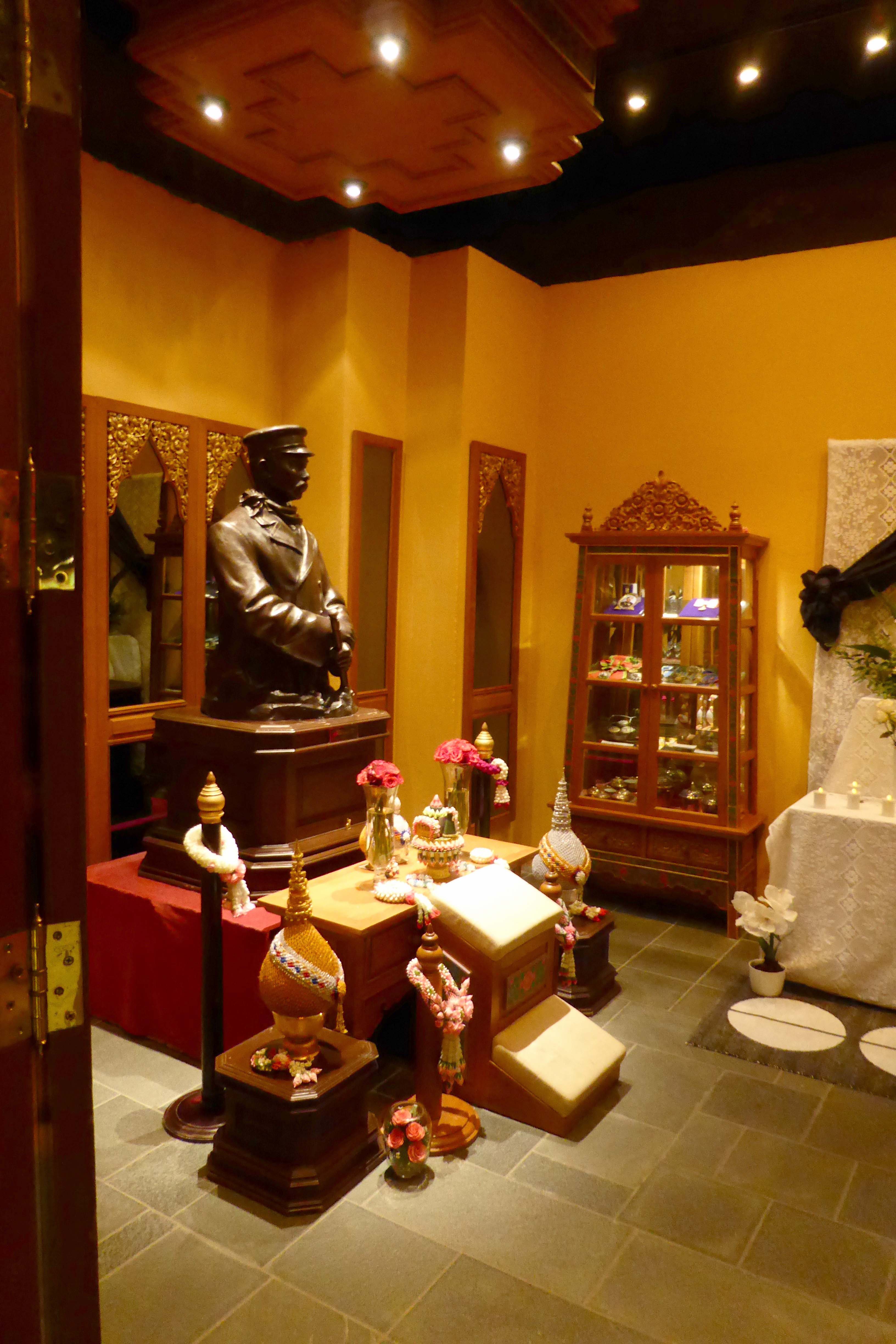 Thai Shrine 2a.jpg