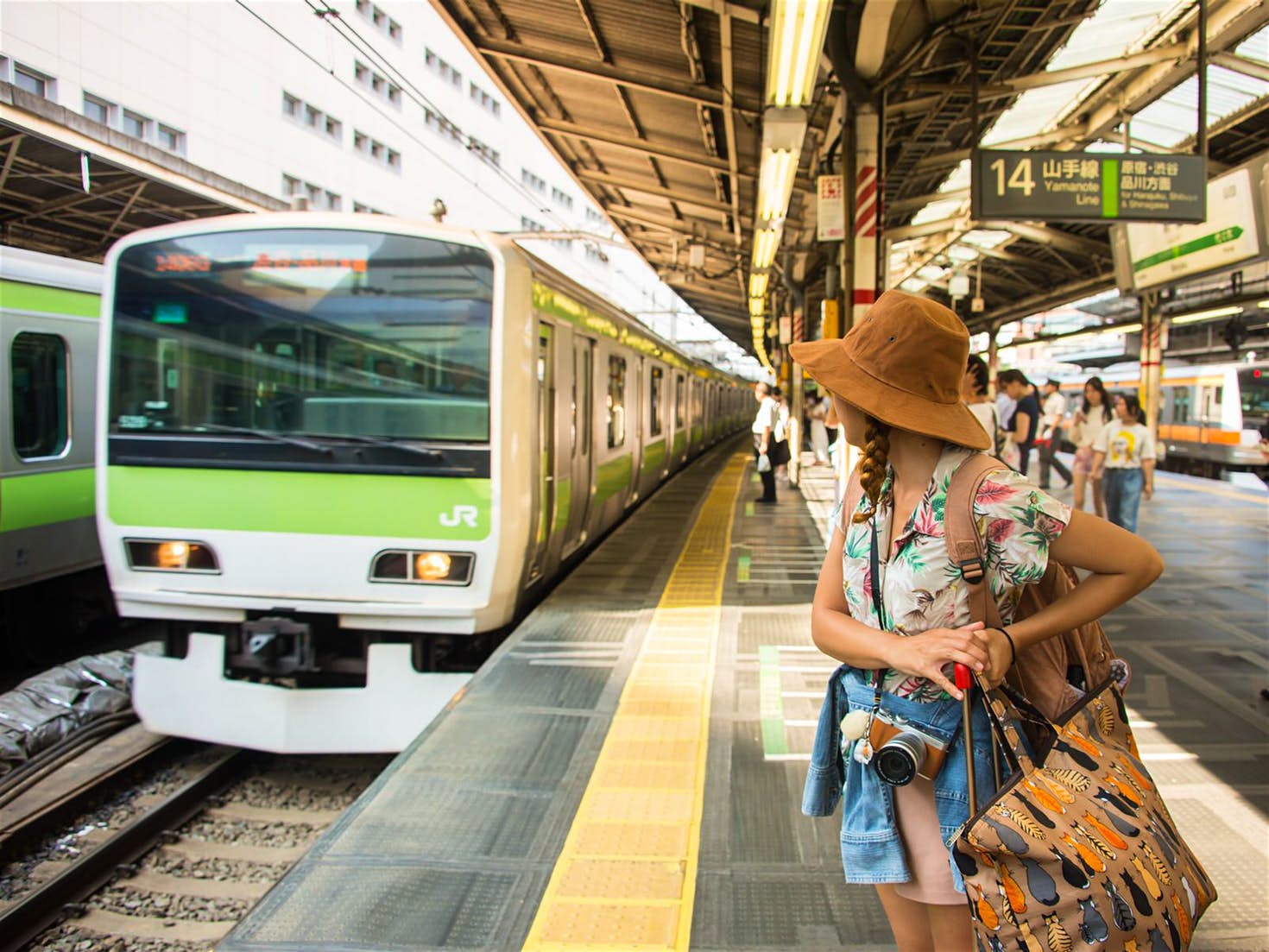 yamanote_line_platform_tokyo-22d1f7541d38.jpg